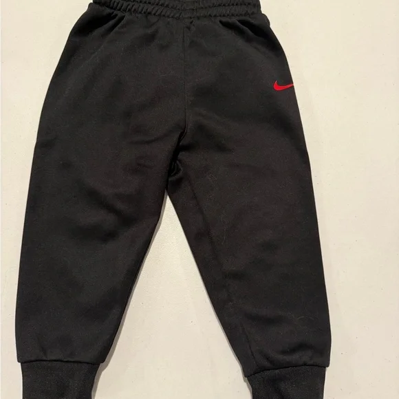 Nike Red Hoodie and Black Jogger Sweatpants Set - Kids - Picture 3 of 7